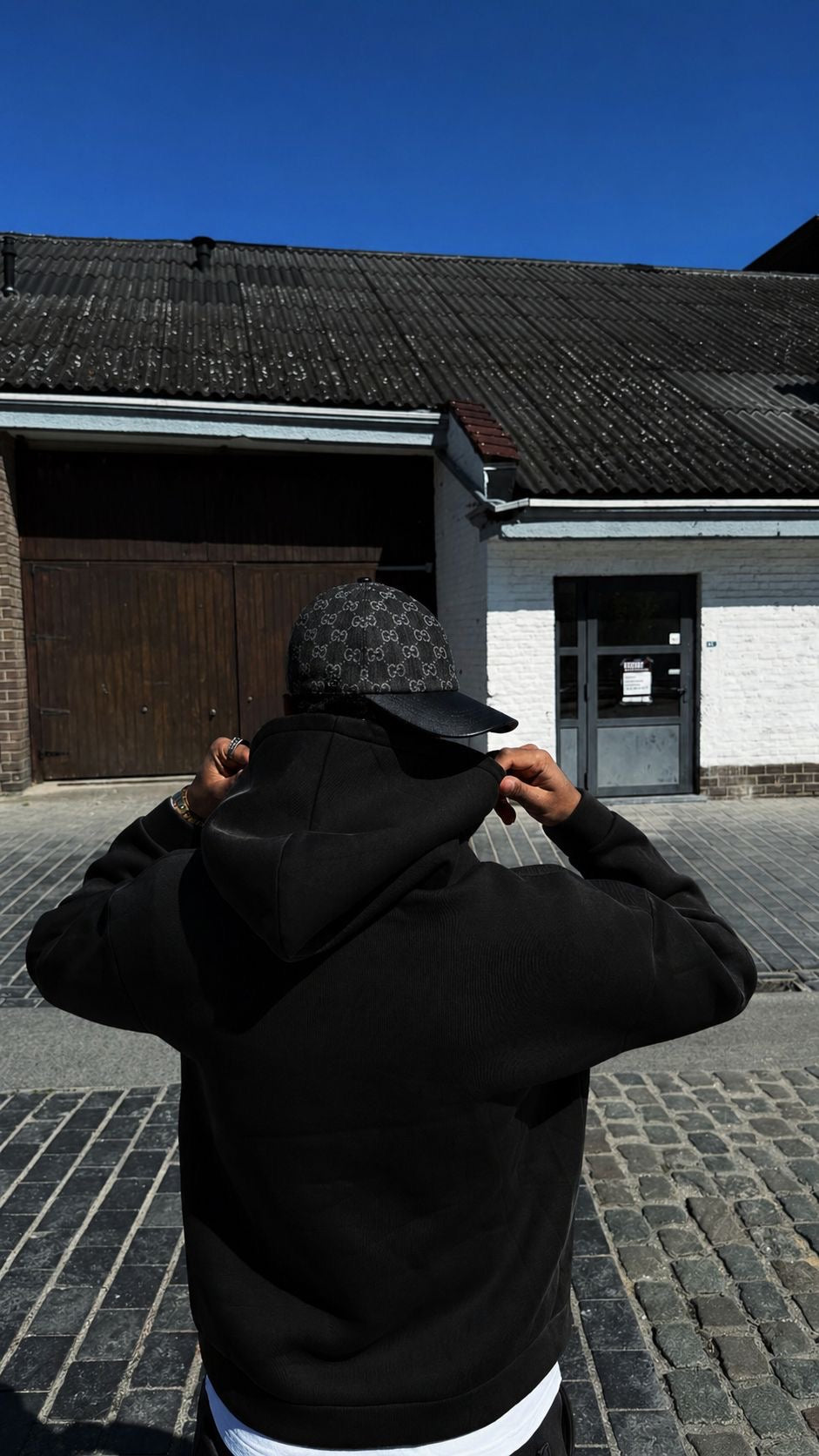 BASICS HOODIE BLACK (PRE-ORDER)